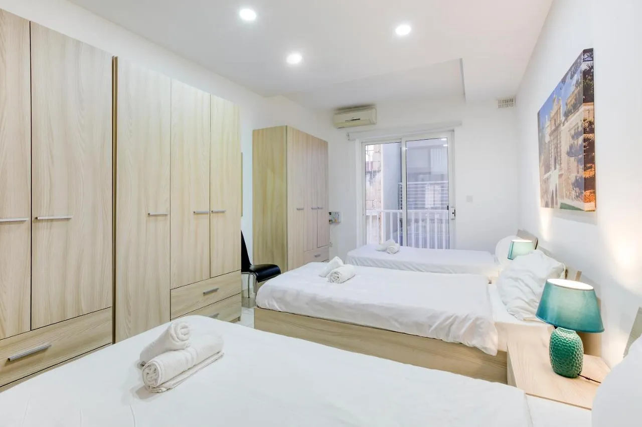 Charming 3Br Sliema Apt Steps From The Promenade By 360 Estates 0*,  Malta